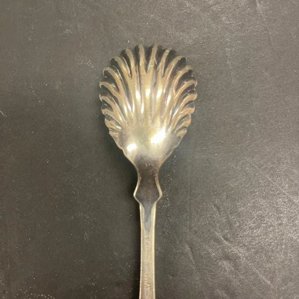 Rogers,‎ Smith & Co. Fiddleback-Handle Fiddle Shell Scalloped Sugar Spoon ES15